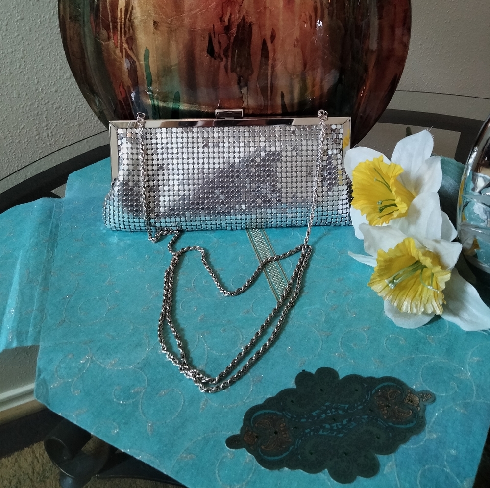 La Regale Vintage La Regale Silver Metal Mesh Evening/ Party Clutch